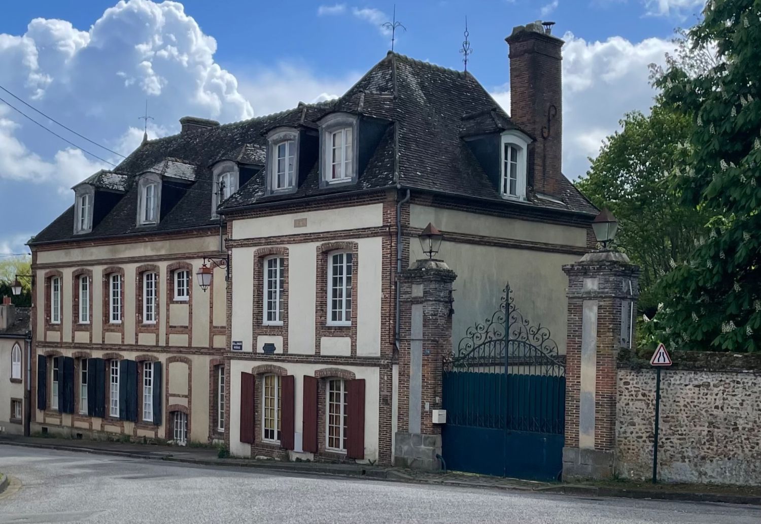 Maison bourgeoise du XVllle siècle au cœur de la ville
