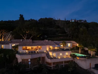 Sublime and authentic character villa overlooking the bay of Saint-Tropez with breathtaking sea view