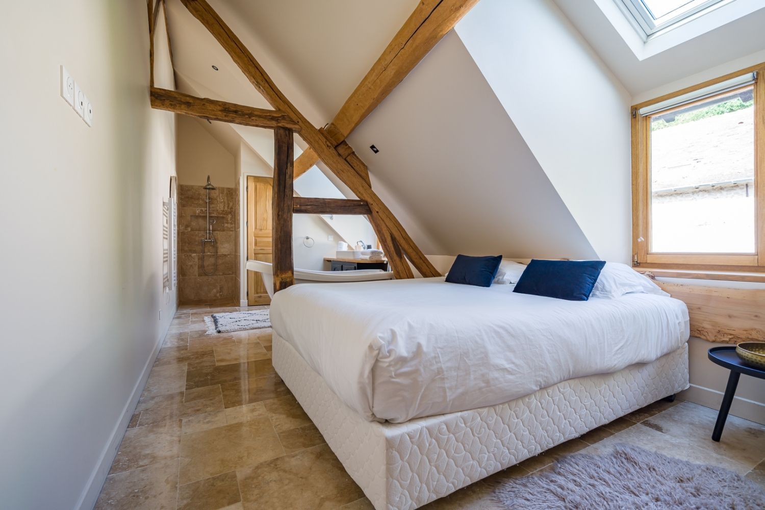 Luxury Corsican sheepfold 30km from the gates of Paris