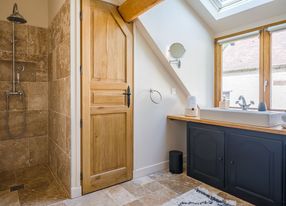 Luxury Corsican sheepfold 30km from the gates of Paris