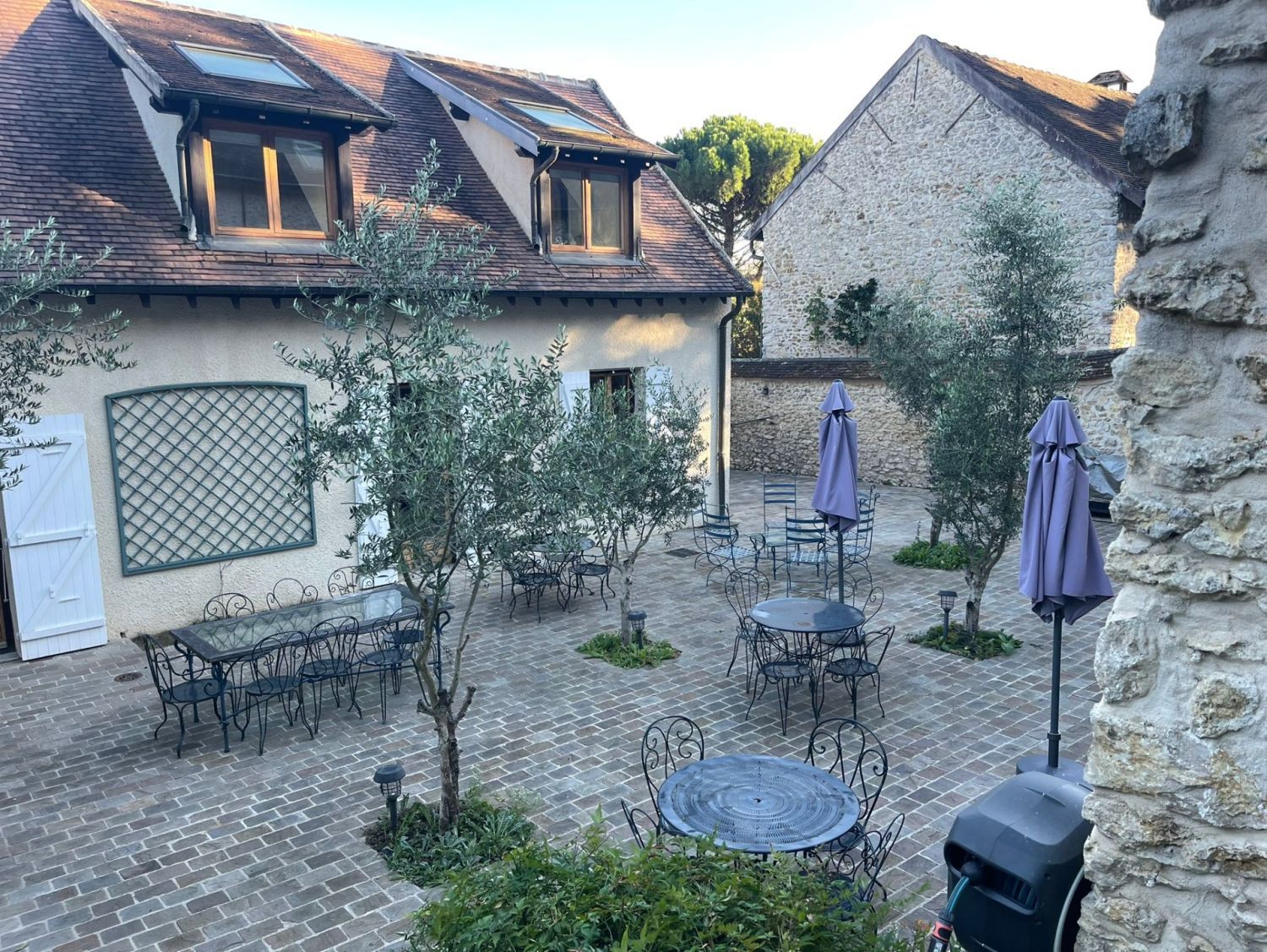 Luxury Corsican sheepfold 30km from the gates of Paris