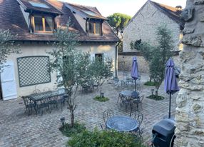 Luxury Corsican sheepfold 30km from the gates of Paris