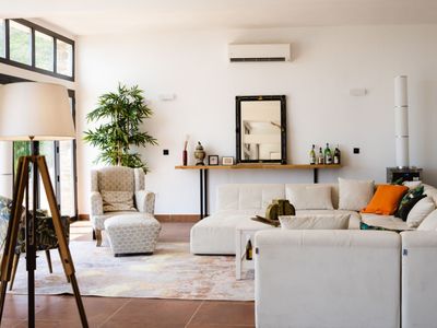 750 m² farmhouse with heated swimming pool, sea view