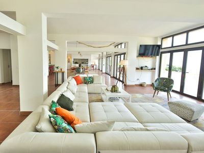 750 m² farmhouse with heated swimming pool, sea view