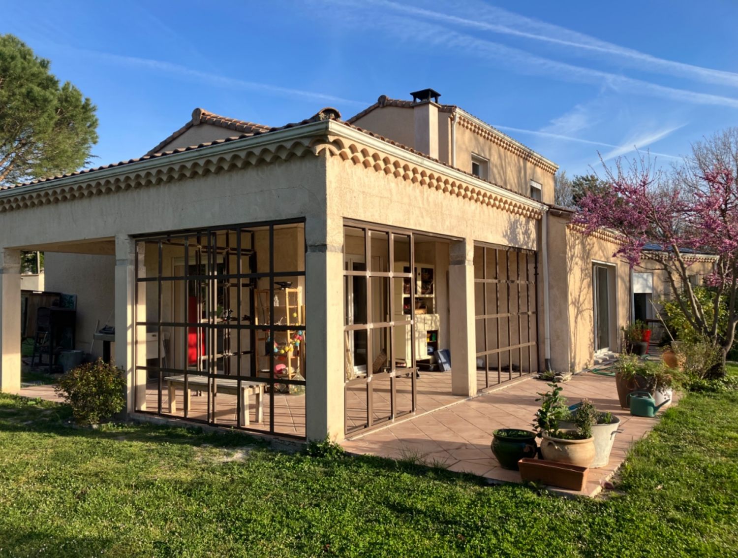 Charming house and garden with swimming pool and pool house