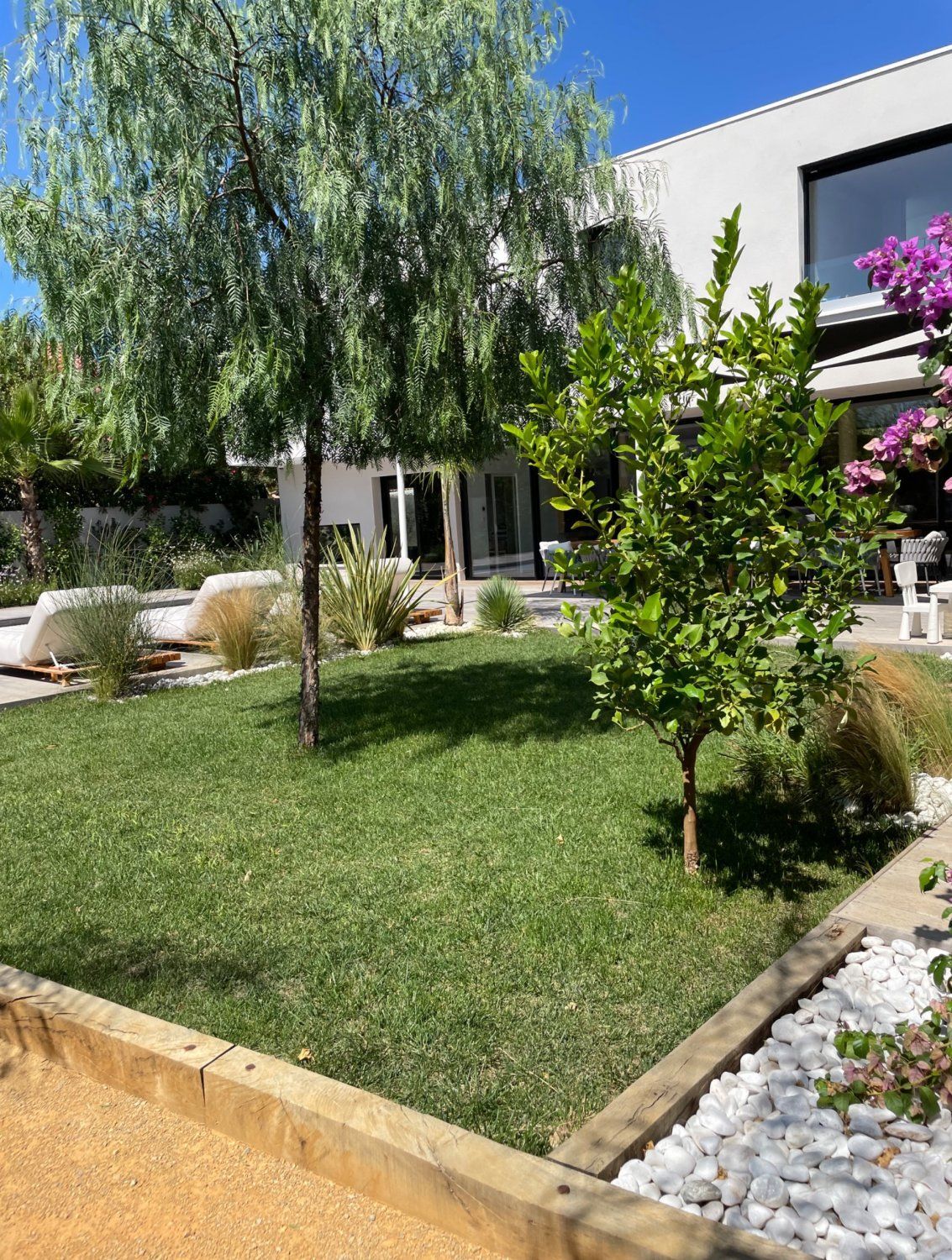 Perols contemporary swimming pool
