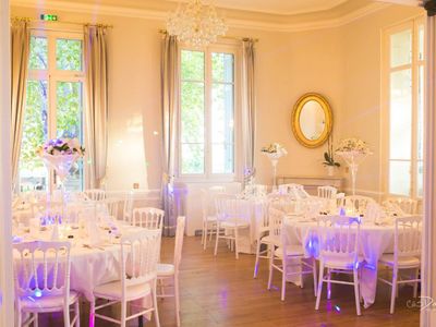 Atypical castle in the heart of Provence