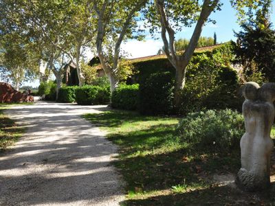 Grand jardin avec fontaine