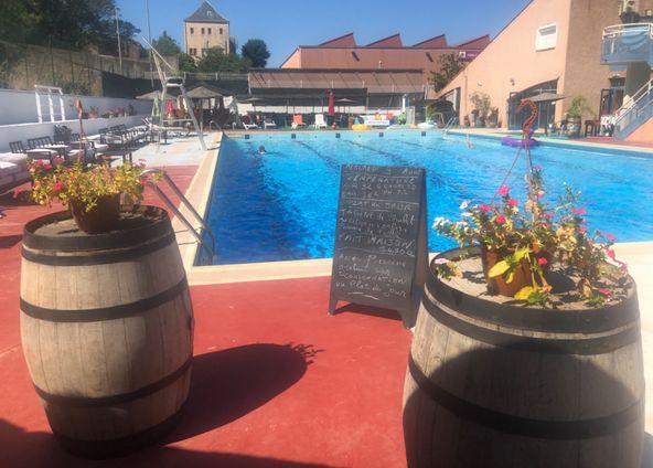 Semi-Olympic swimming pool with restaurant and large terrace for 700 people