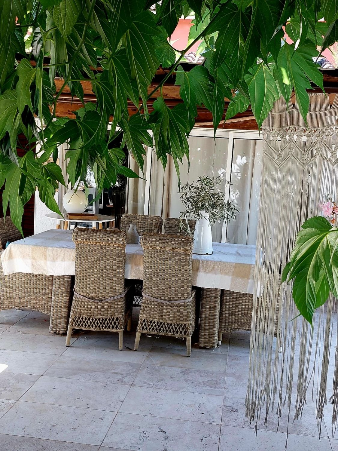 Luxury Villa with Pool & Jacuzzi in Quissac for Events & Vacations