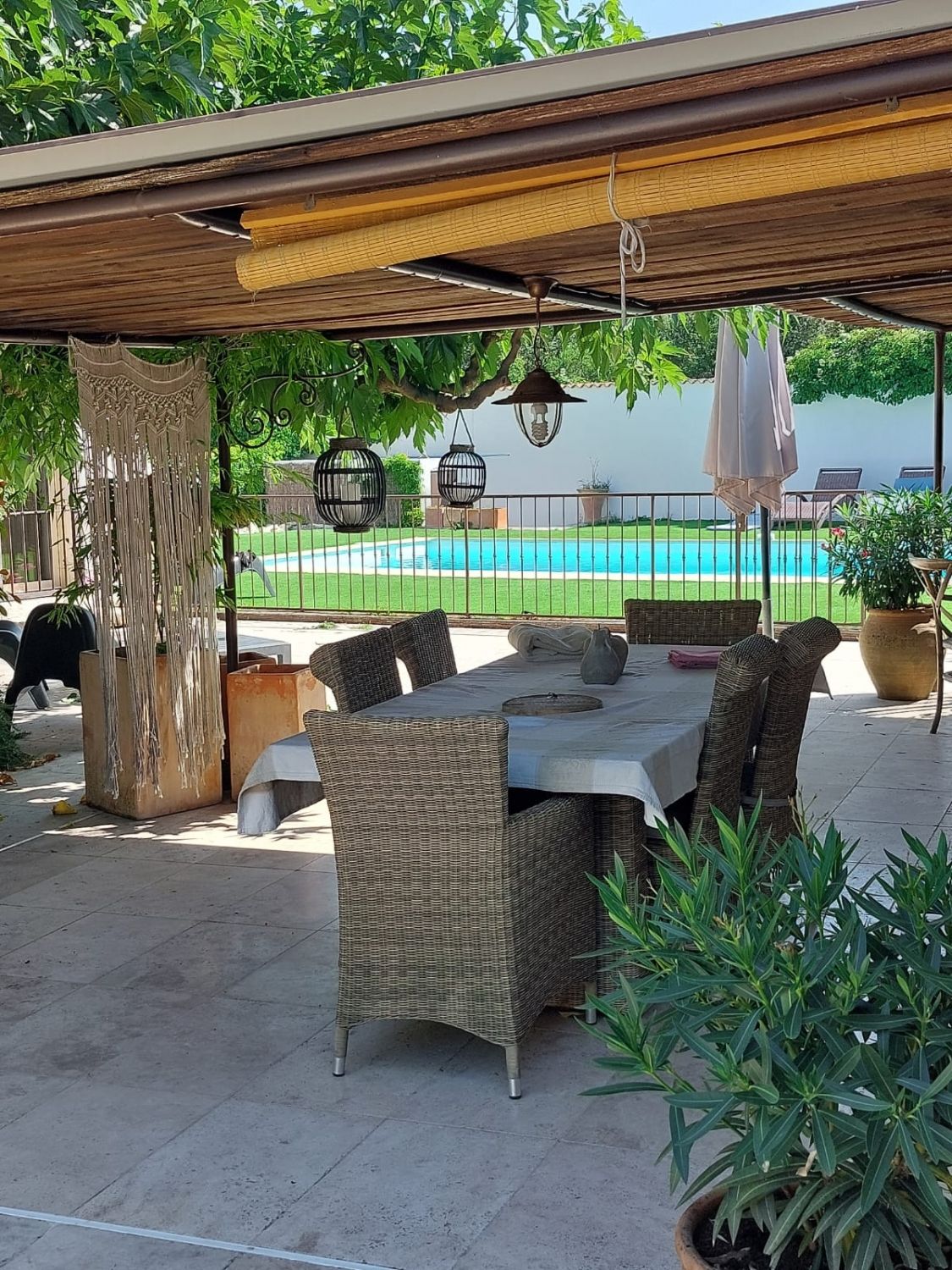 Luxury Villa with Pool & Jacuzzi in Quissac for Events & Vacations