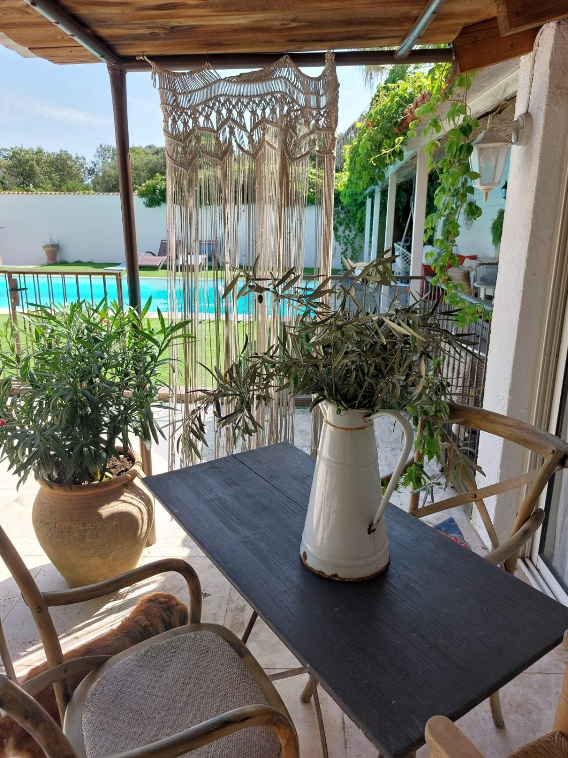 Luxury Villa with Pool & Jacuzzi in Quissac for Events & Vacations