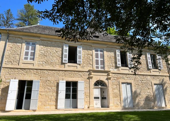 Splendid manor with swimming pool in the Périgord Noir