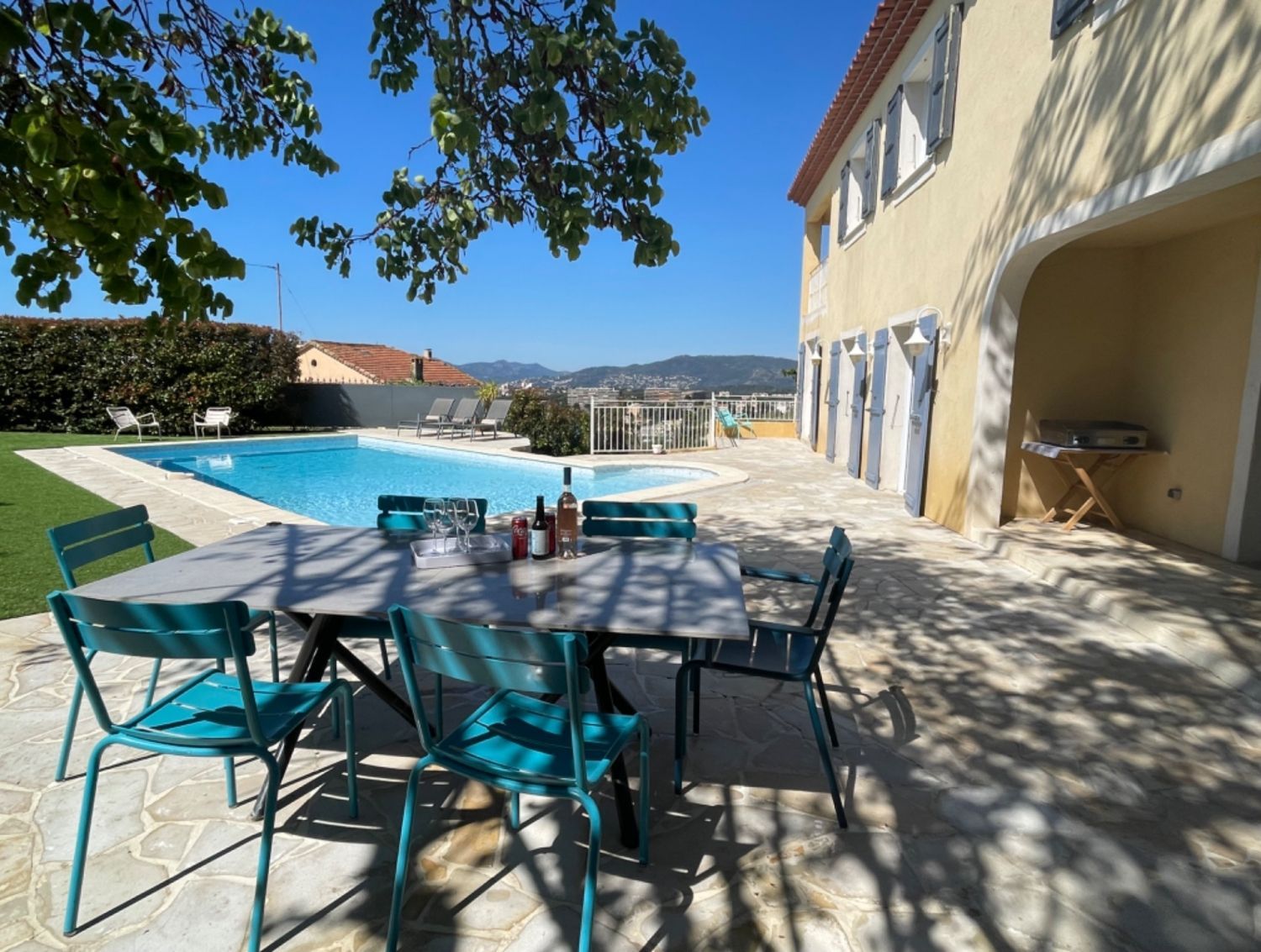 Villa with swimming pool and sea view