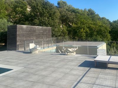 Maison contemporaine avec toit piscine et vue exceptionnelle 