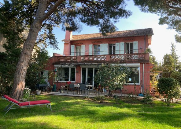 Cannes: beautiful residence of character near Croisette and nature