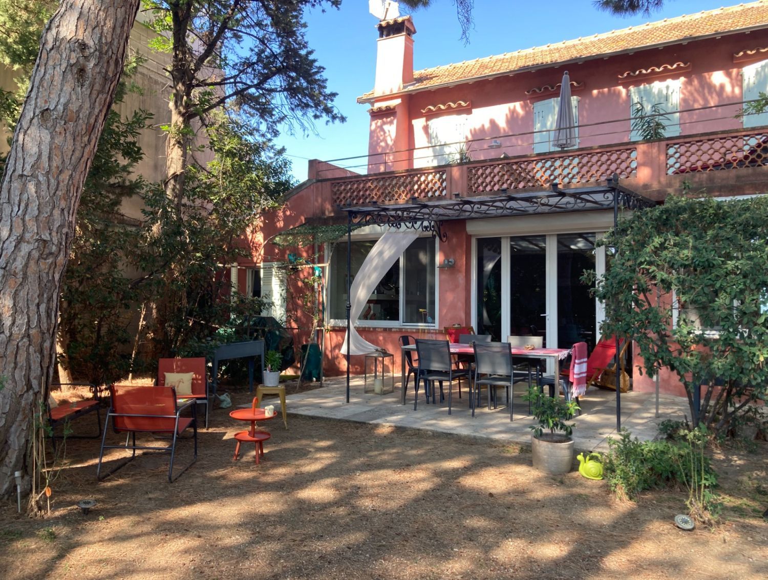 Cannes: beautiful residence of character near Croisette and nature