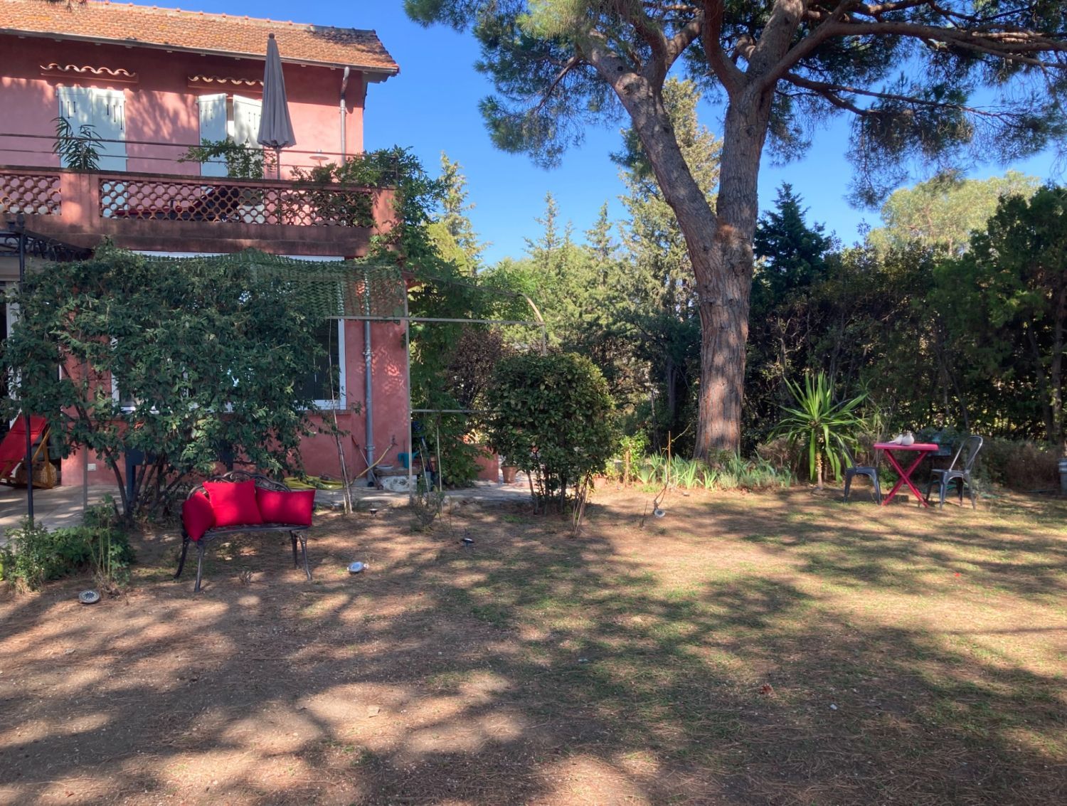 Cannes: beautiful residence of character near Croisette and nature