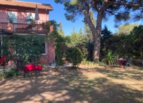 Cannes: beautiful residence of character near Croisette and nature