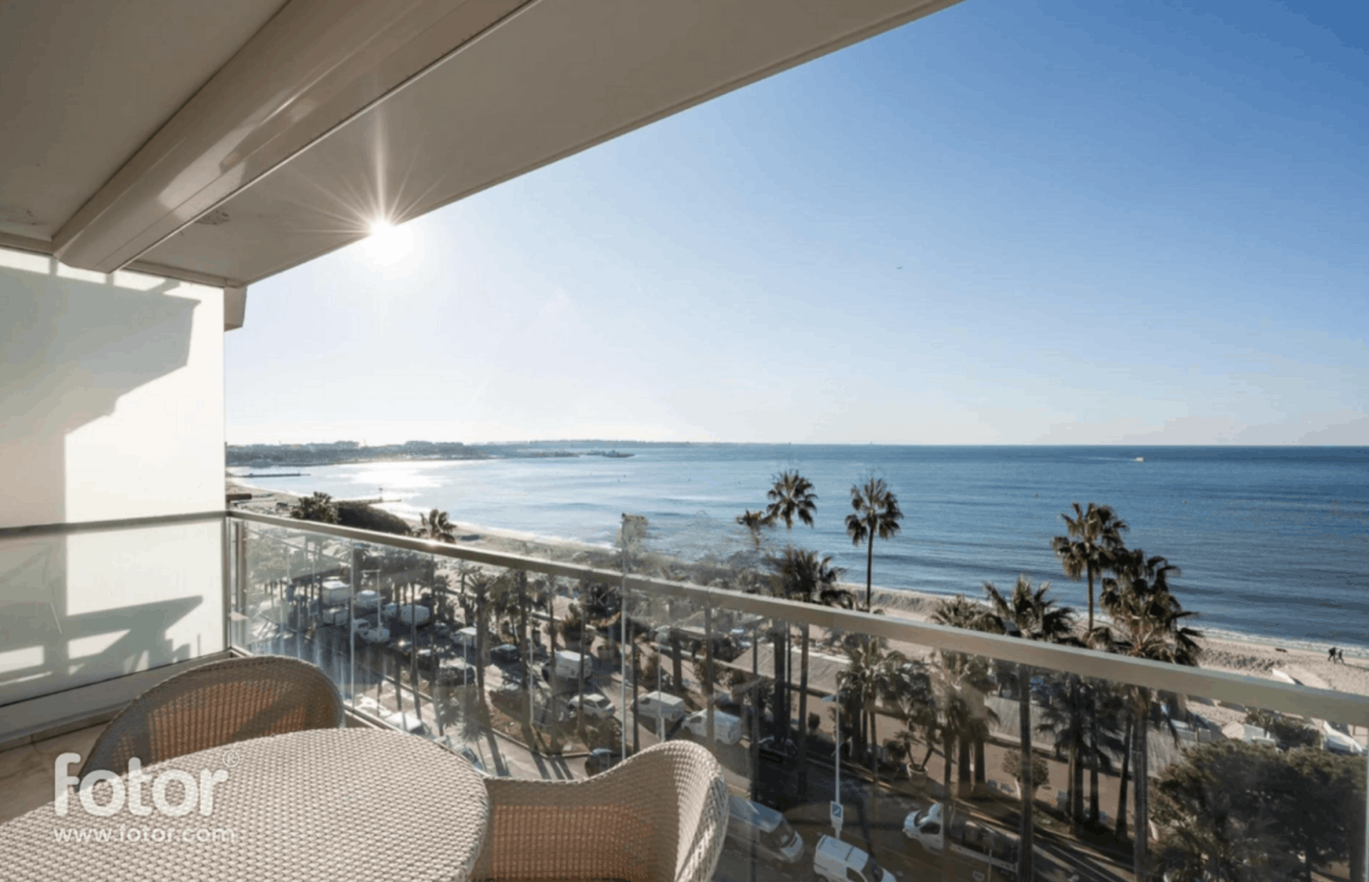 Appartement à Cannes avec vue mer et terrasse – Sur la Croisette