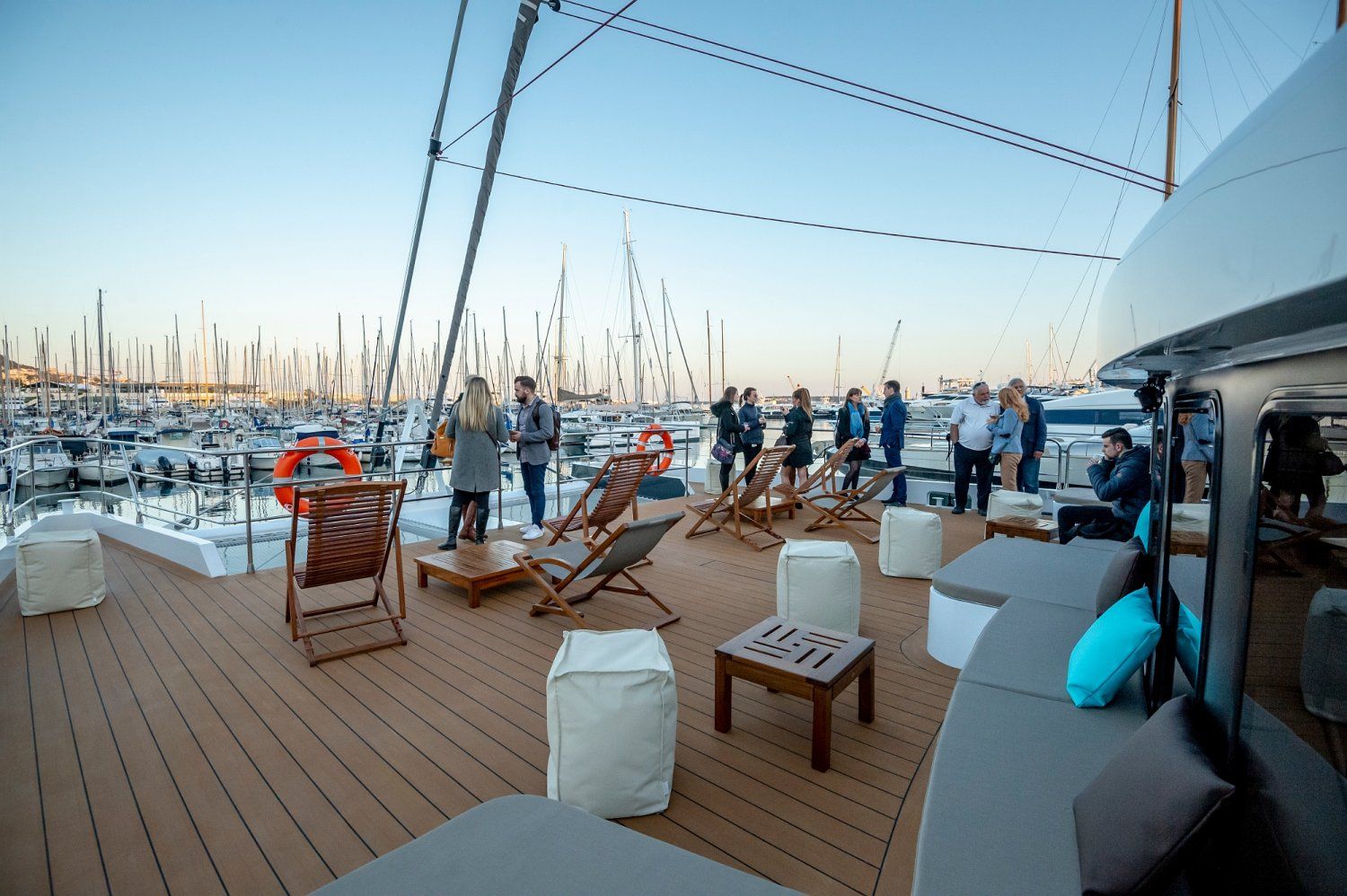 Catamaran pour événements à Cannes - Parfait pour les croisières privées jusqu'à 120 personnes