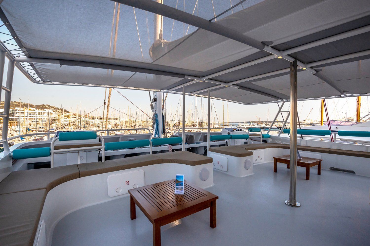 Catamaran pour événements à Cannes - Parfait pour les croisières privées jusqu'à 120 personnes
