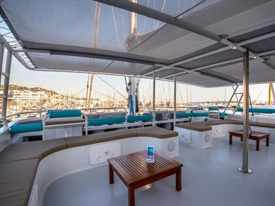 Catamaran pour événements à Cannes - Parfait pour les croisières privées jusqu'à 120 personnes