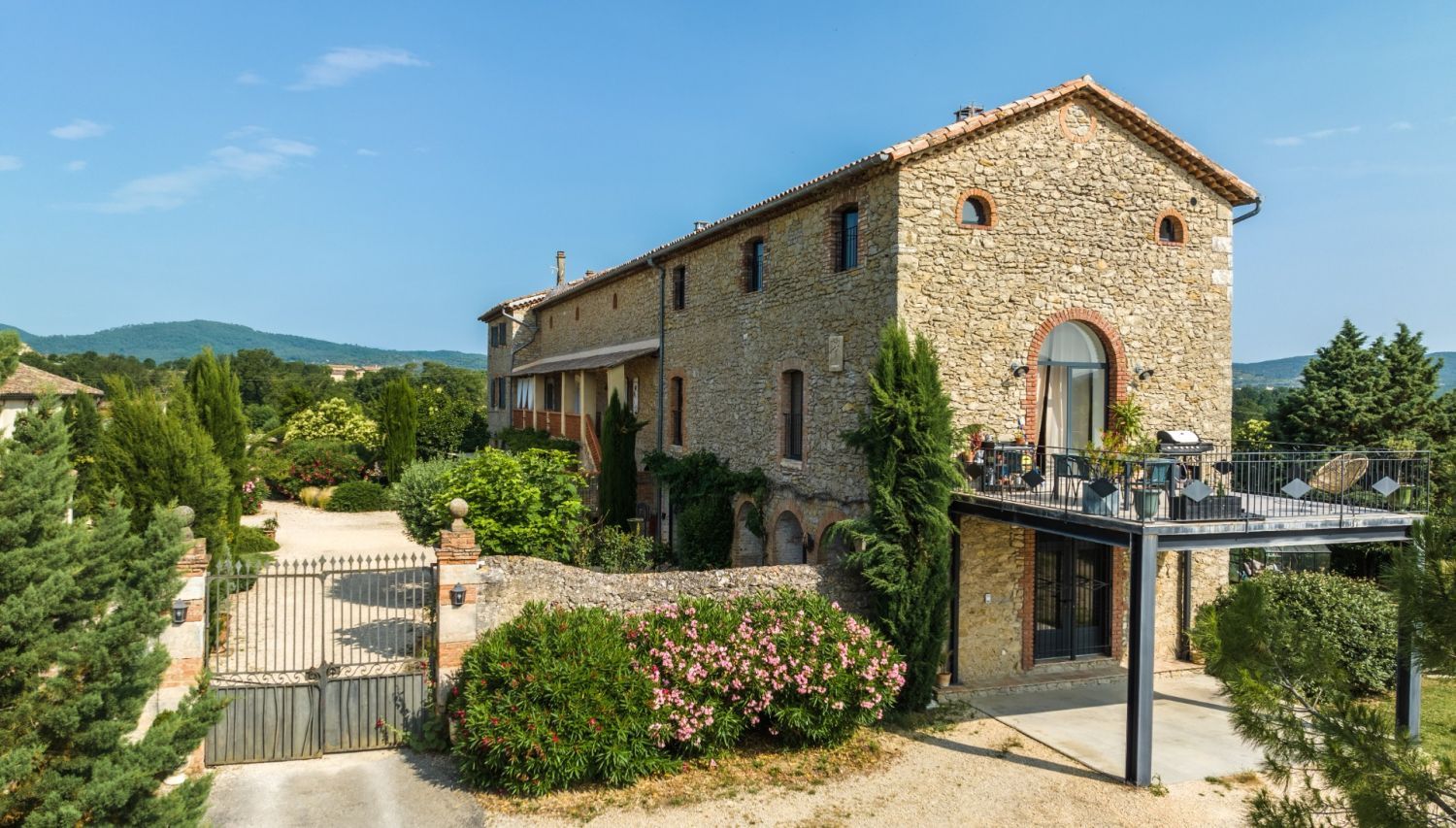 18th Century Farmhouse Estate with Mountain Views for Events & Vacations