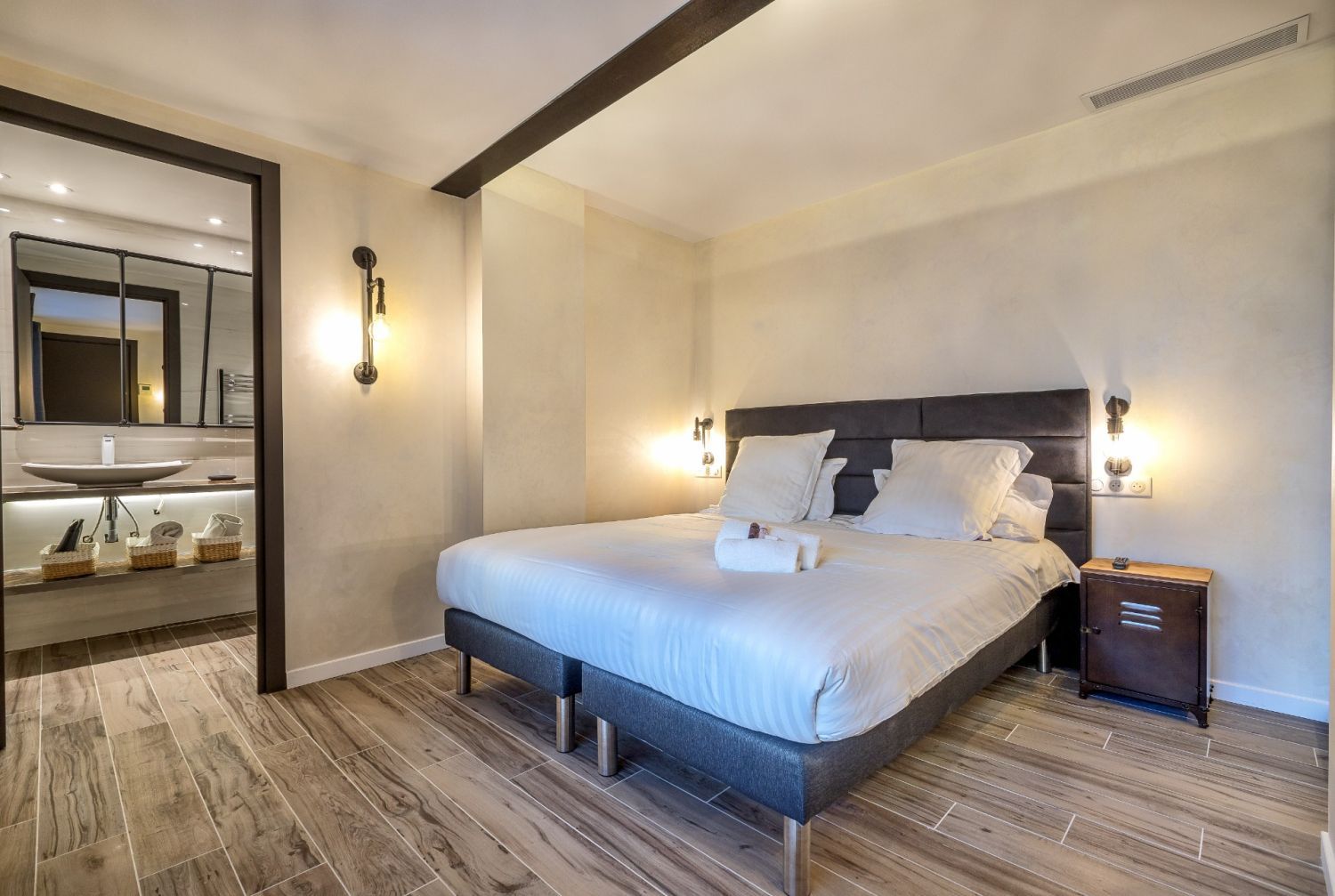 180 m² loft, Montaigne residence, 350 m from the Palais des Festivals