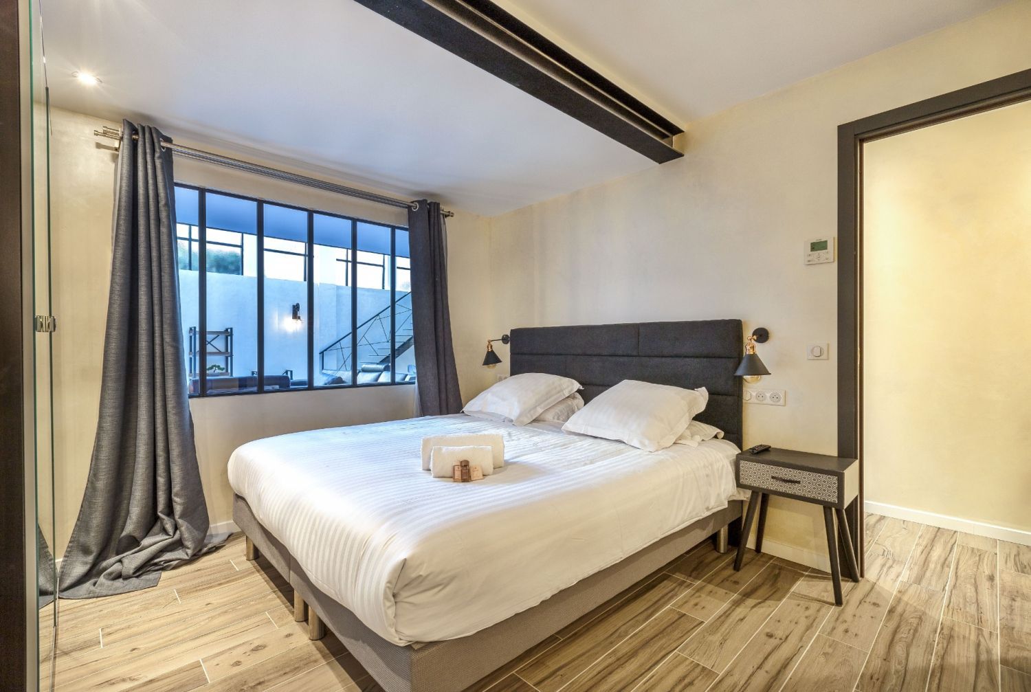 180 m² loft, Montaigne residence, 350 m from the Palais des Festivals