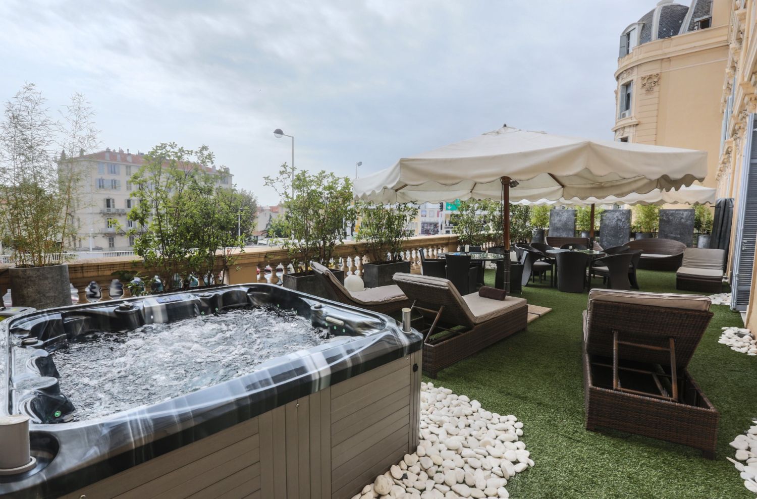 200 m² apartment, 200 m from the Palais des Festivals