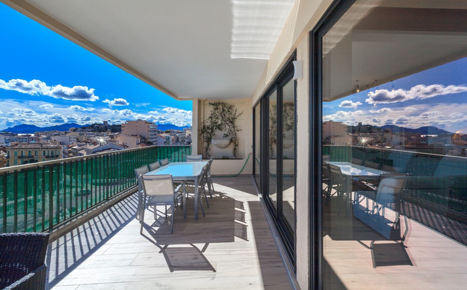 160 m² apartment, 600 m from the Palais des Festivals