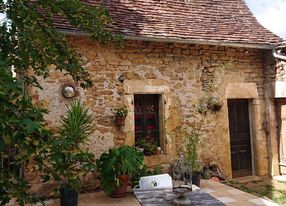 Meeting room in an estate with swimming pool, gîtes, gardens and medicinal plant workshop