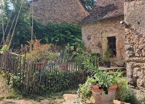 Meeting room in an estate with swimming pool, gîtes, gardens and medicinal plant workshop