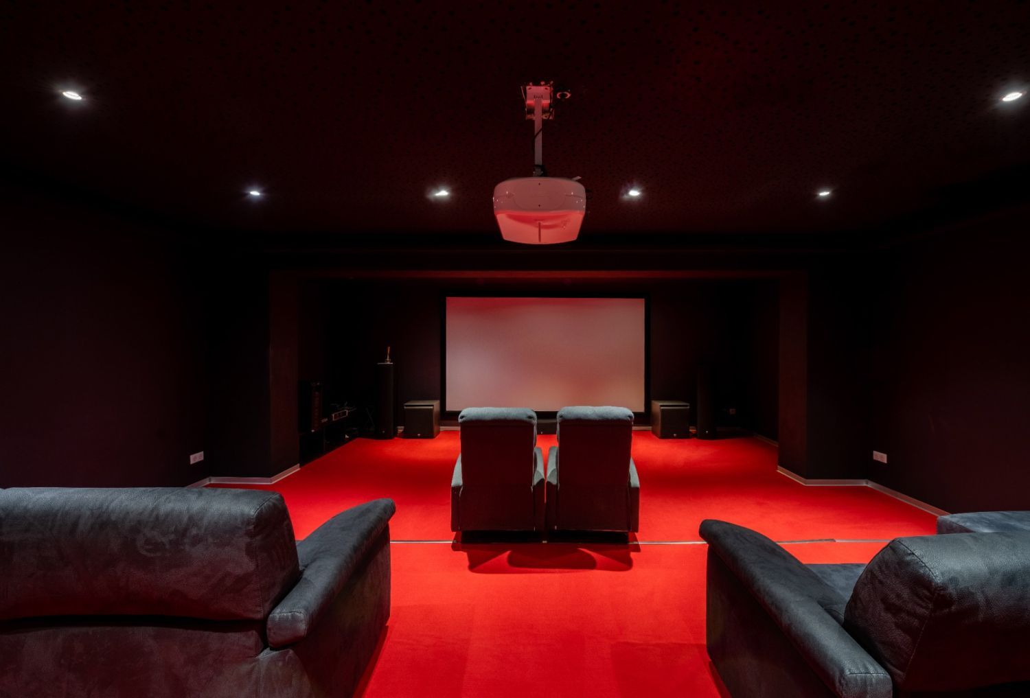Villa with swimming pool, cinema, jacuzzi, hammam, gym