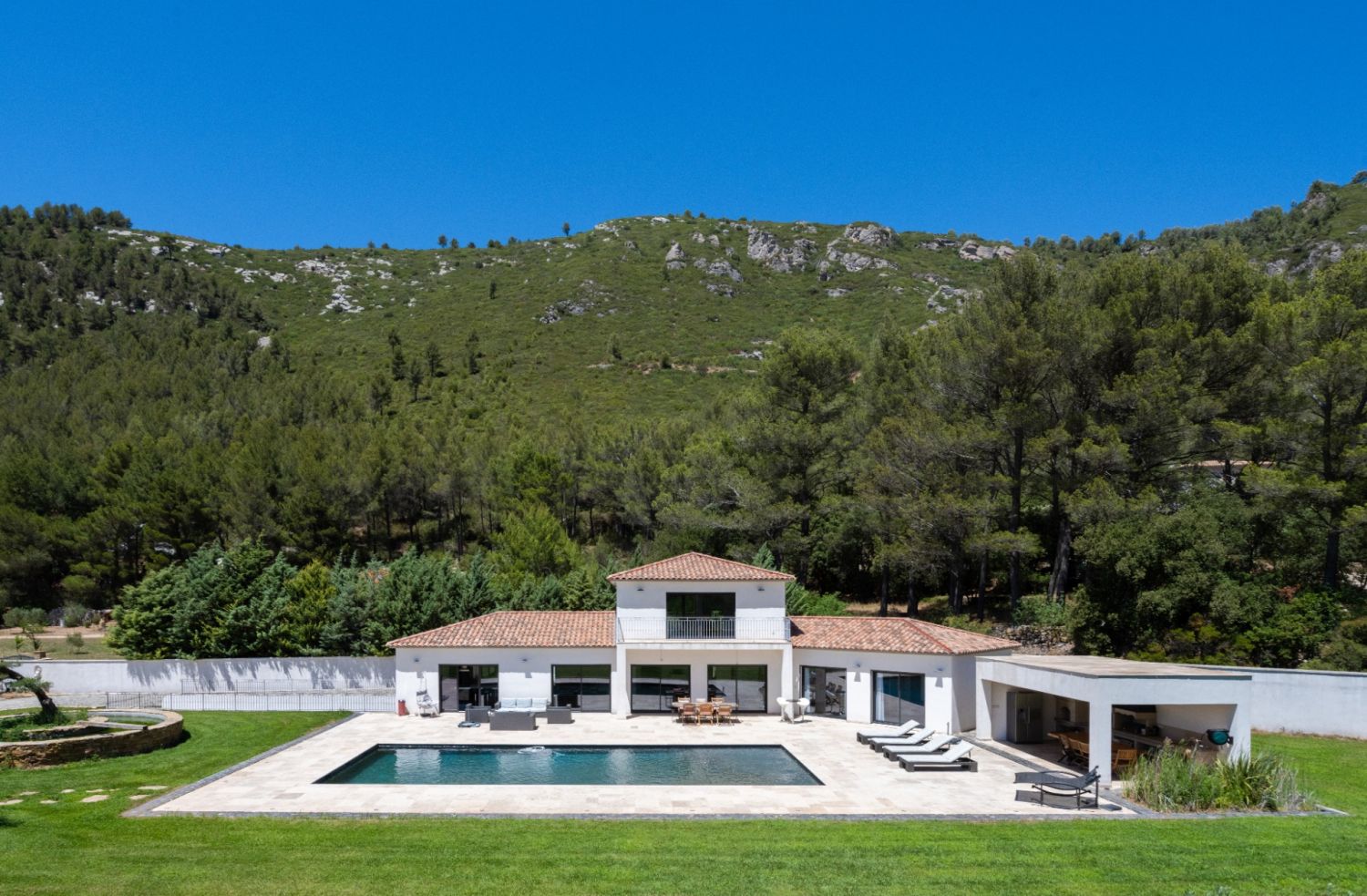 Villa with swimming pool, cinema, jacuzzi, hammam, gym