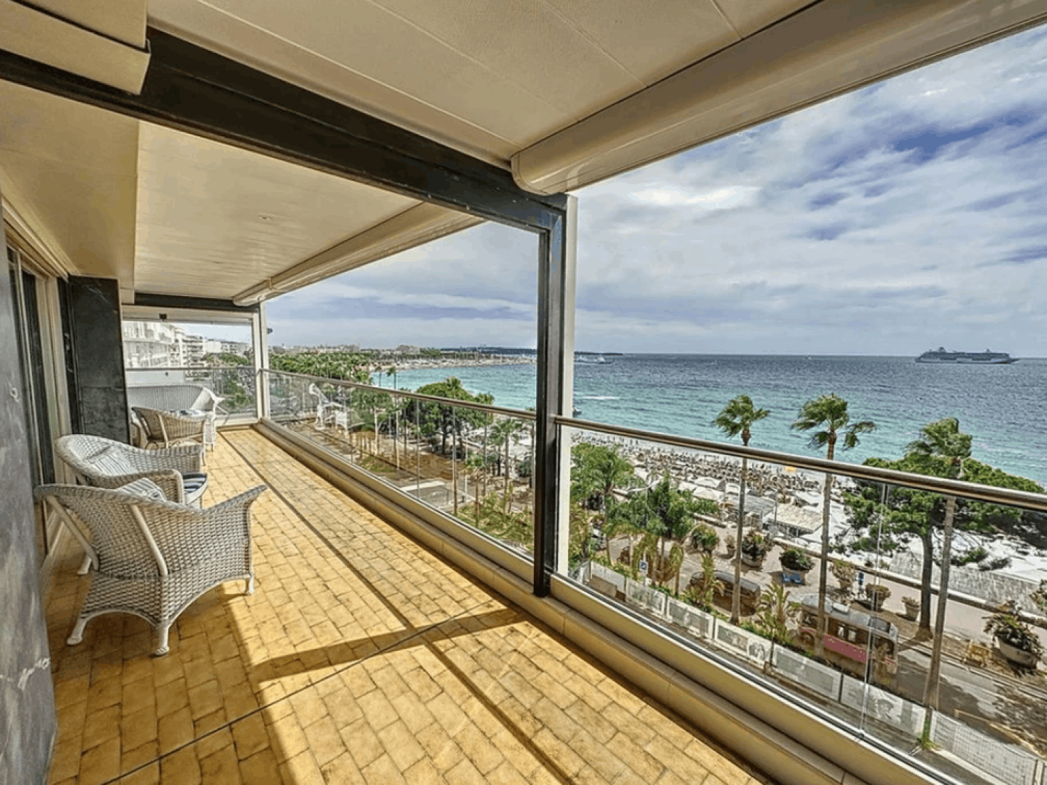 Appartement à Cannes avec vue mer et terrasse – Sur la Croisette