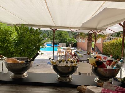 Piscine avec cuisine toute équipée