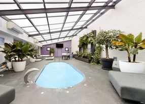 Luxurious loft - pool/spa, garden, cinema room and high-end entertainment