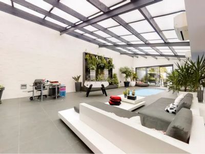 Luxurious loft - pool/spa, garden, cinema room and high-end entertainment
