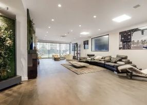 Luxurious loft - pool/spa, garden, cinema room and high-end entertainment