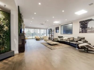 Luxurious loft - pool/spa, garden, cinema room and high-end entertainment