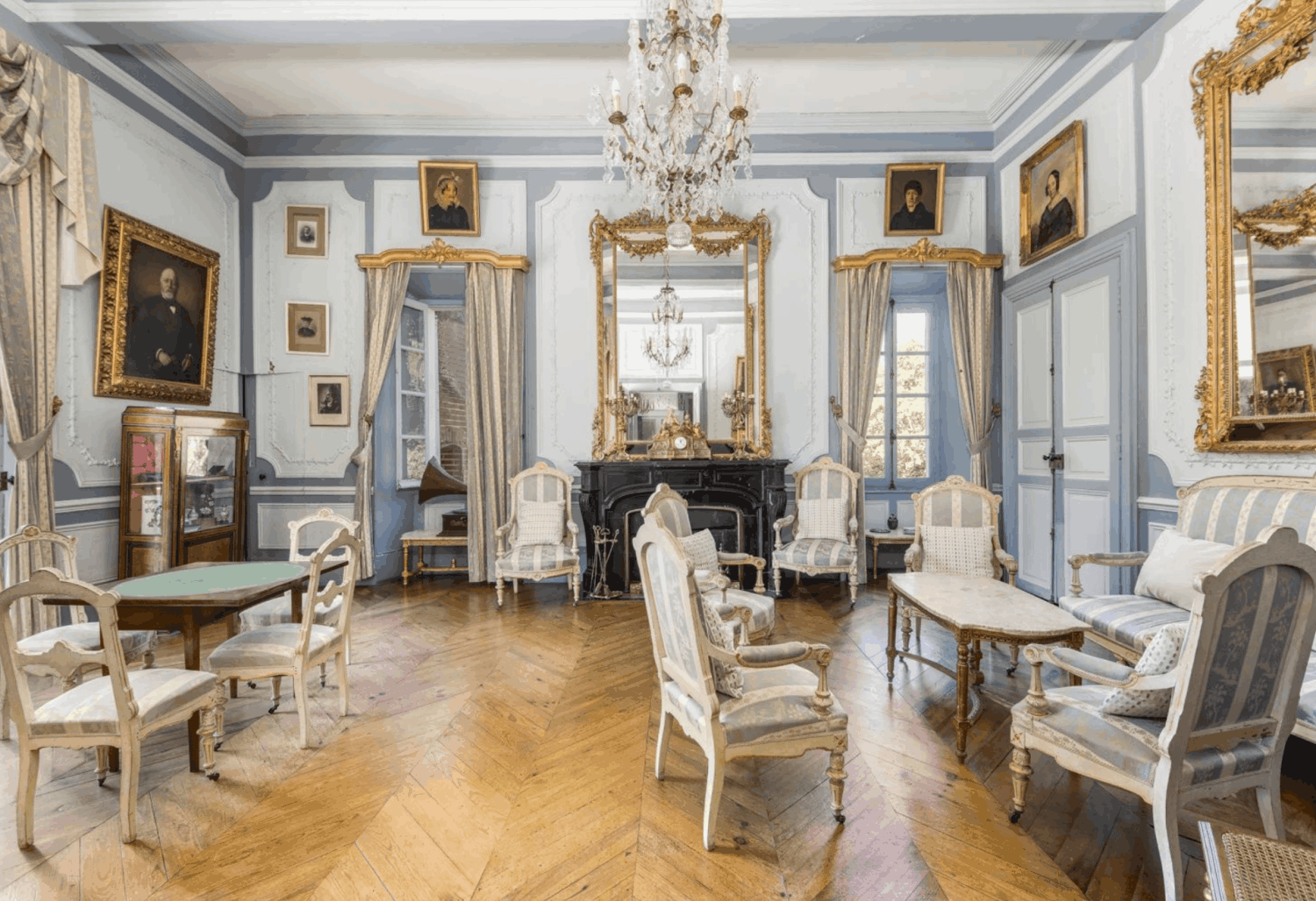 Historic Salon Venue for Events in France