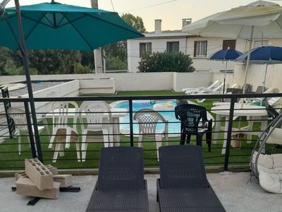 Terrasse avec piscine Salon palette tonelle 