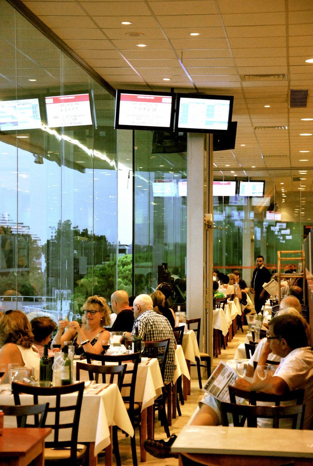 Brasserie le Paddock - Hippodrome de la Côte d'Azur