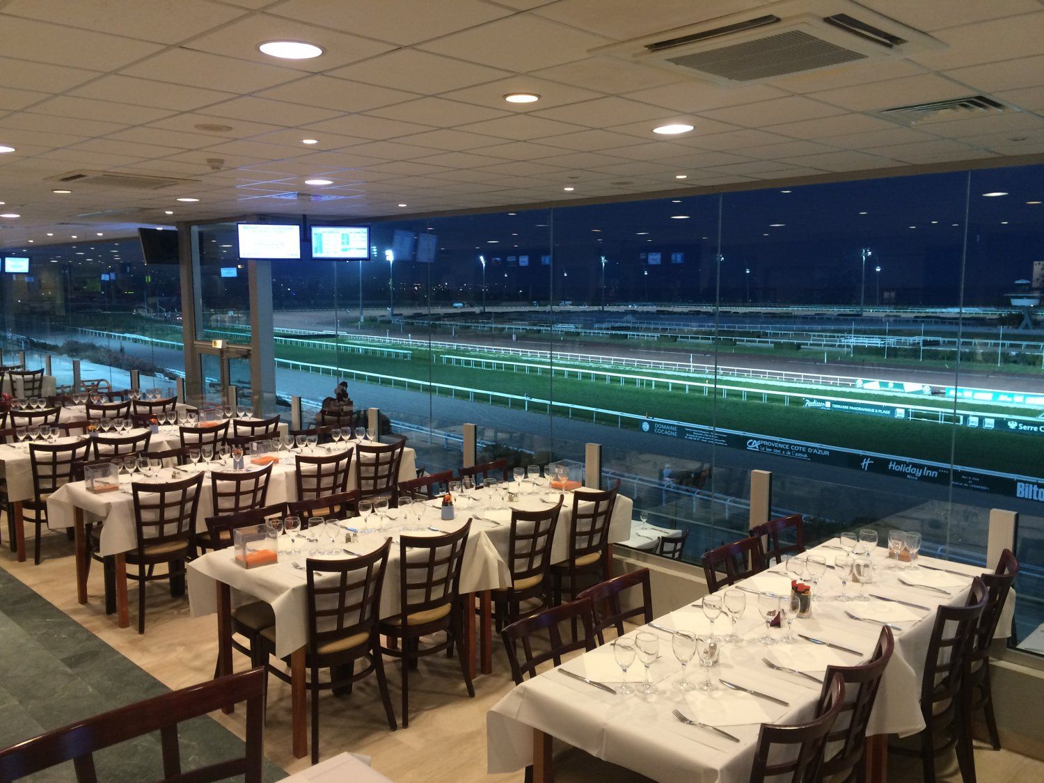 Brasserie le Paddock - Hippodrome de la Côte d'Azur
