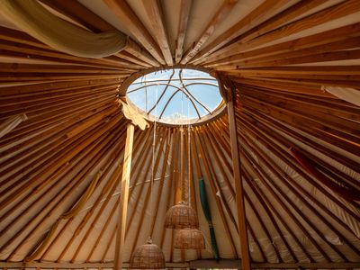 Reception hall with 2500 m2 exotic garden/poolhouse/pool