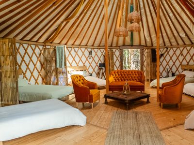 Reception hall with 2500 m2 exotic garden/poolhouse/pool