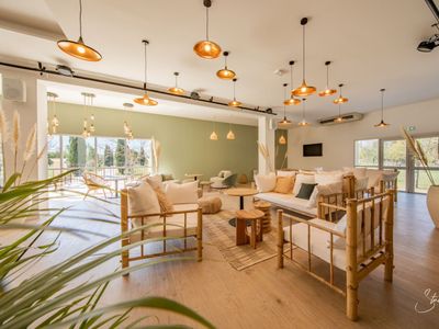 Garden lounge of 280m² with 2.5 hectares park