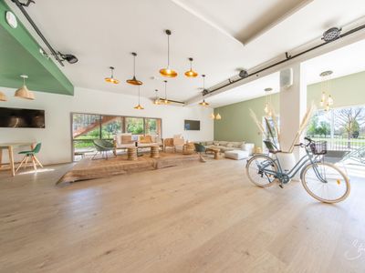 Garden lounge of 280m² with 2.5 hectares park